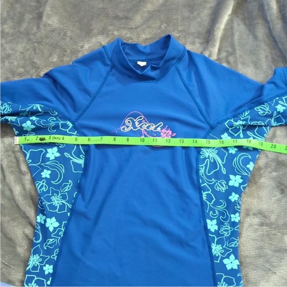 🏄🏻‍♀️💦XCEL Blue Floral Rash Guard - Picture 6 of 9